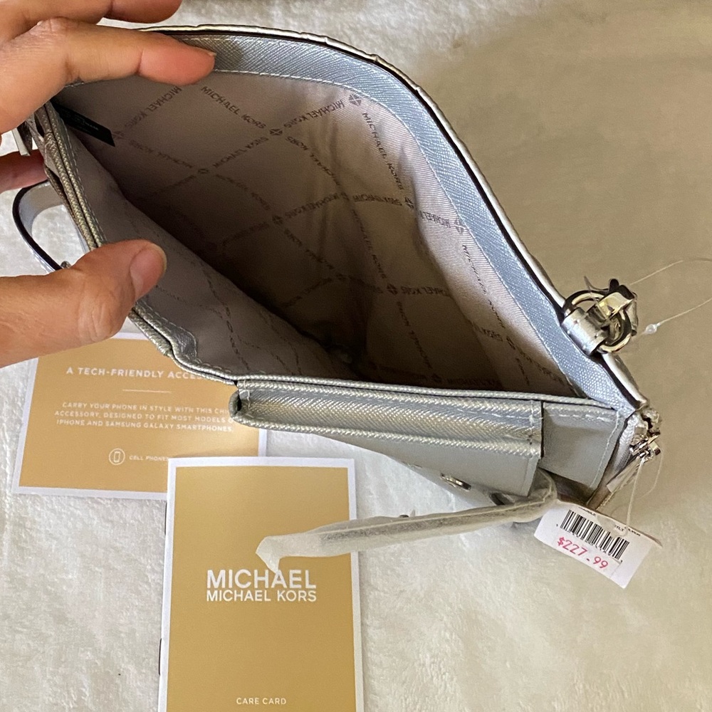 SOLD! NWT Michael Kors Peyton Double Zip Wristlet - Picture 10 of 16